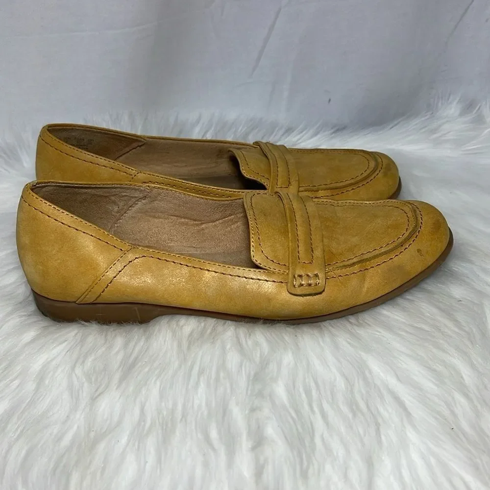 Naturalizer Dannah Mustard Yellow Faux Leather Slip On Loafers‎ Sz 8